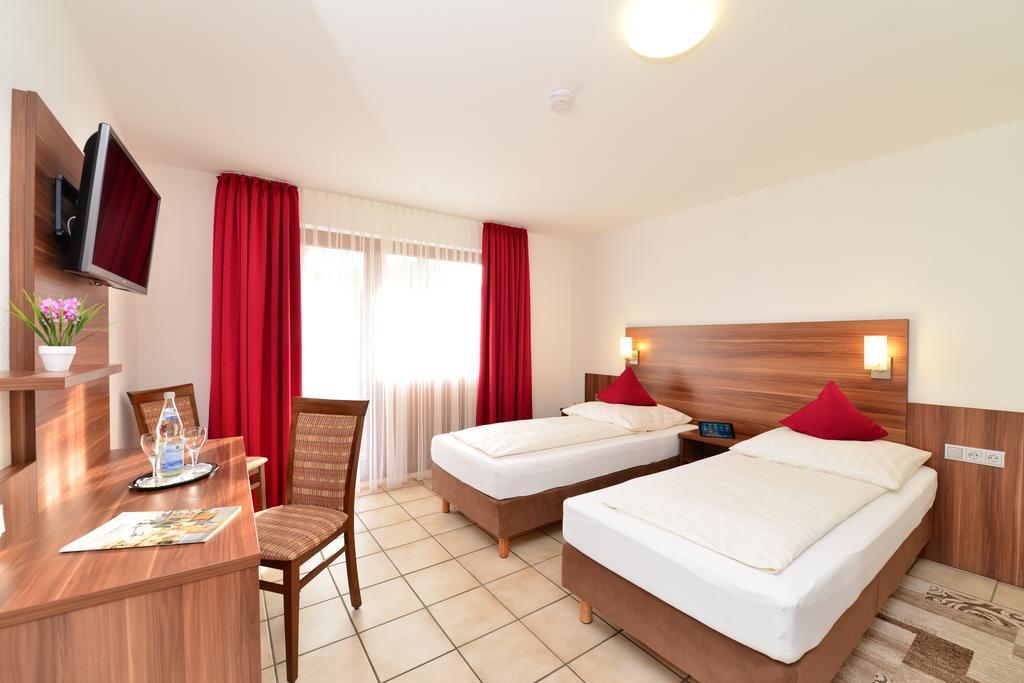 Hotel Am Buchwald Esslingen am Neckar Esterno foto